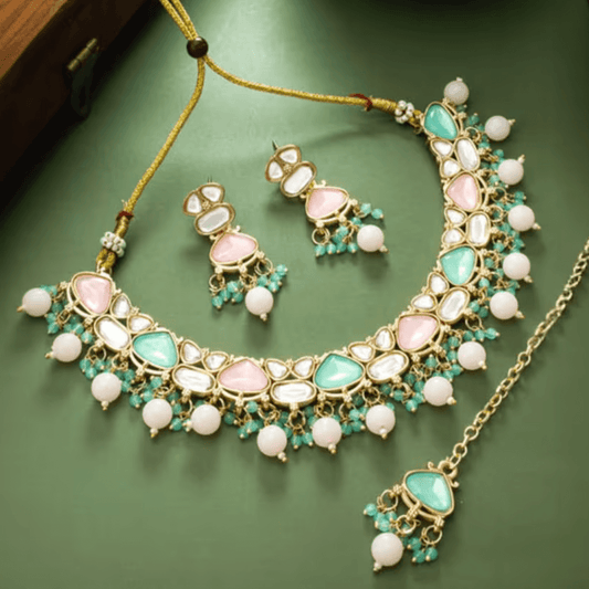 Tanisha Kundan Necklace Set