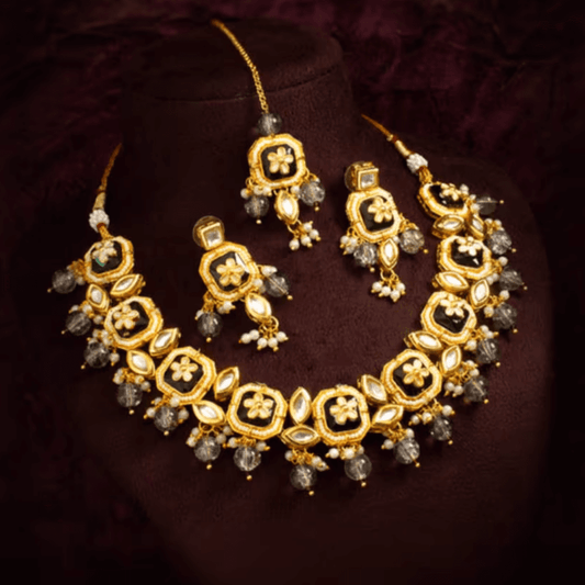 Urvi Kundan Necklace Set